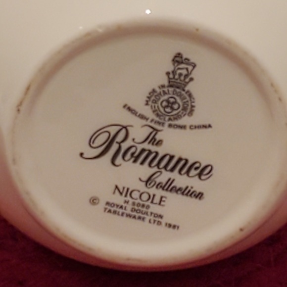 ROYAL DOULTON Creamer “Nicole” from the Romance Collection - Picture 7 of 7